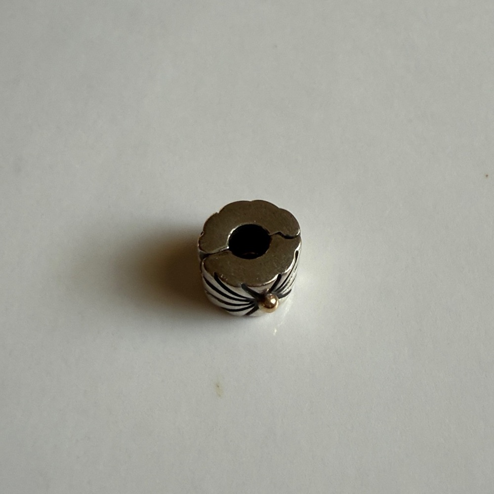 Pandora sterling silver with 14kt gold accent clip charm - Picture 3 of 4
